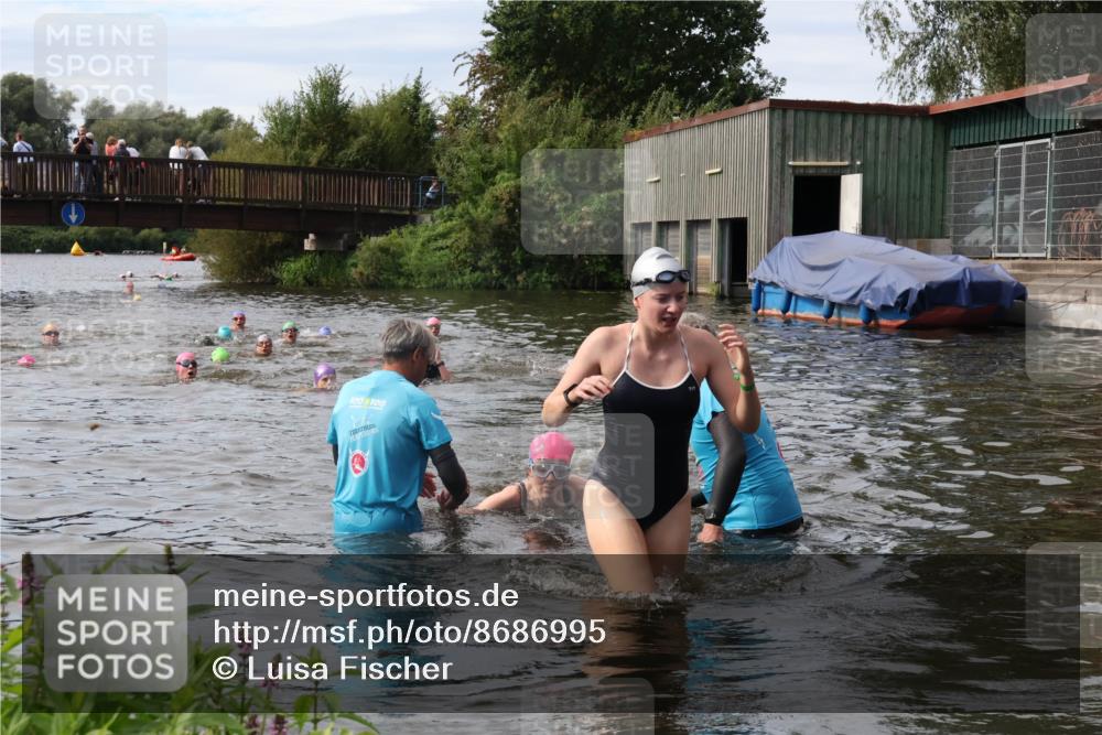 31.08.2025 - Elbe Triathlon Hamburg Luisa Fischer http://msf.ph/oto/8686995 31.08.2025 10:51:45 Schwimmen 1553, 1618 meine-sportfotos.de