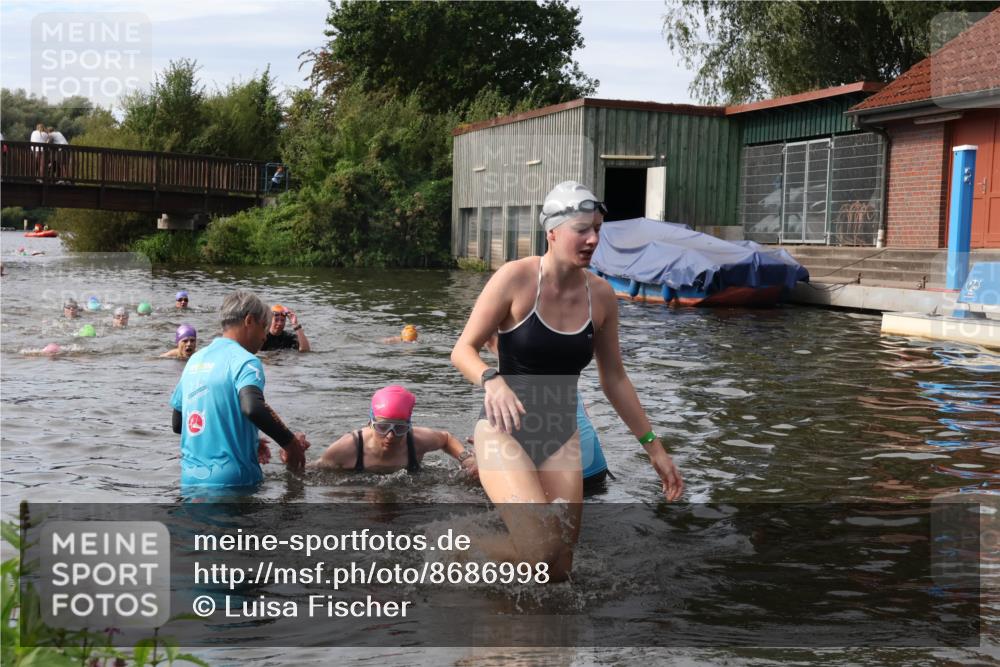 31.08.2025 - Elbe Triathlon Hamburg Luisa Fischer http://msf.ph/oto/8686998 31.08.2025 10:51:45 Schwimmen 1553, 1618 meine-sportfotos.de