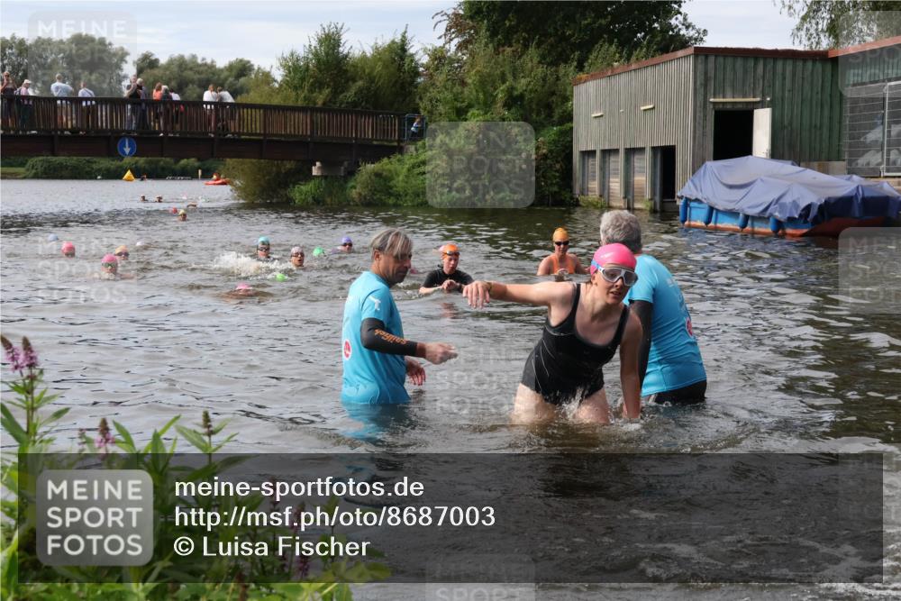 31.08.2025 - Elbe Triathlon Hamburg Luisa Fischer http://msf.ph/oto/8687003 31.08.2025 10:51:47 Schwimmen 1553, 1618 meine-sportfotos.de