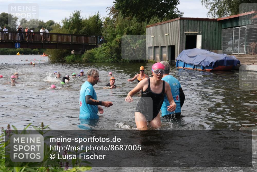 31.08.2025 - Elbe Triathlon Hamburg Luisa Fischer http://msf.ph/oto/8687005 31.08.2025 10:51:47 Schwimmen 1553, 1618 meine-sportfotos.de