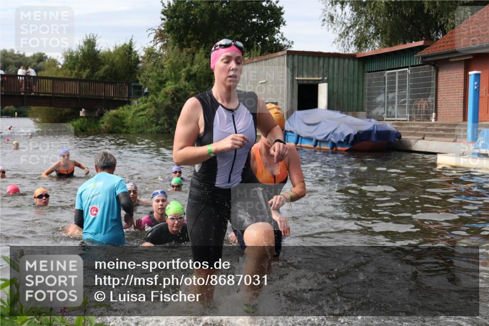 31.08.2025 - Elbe Triathlon Hamburg Luisa Fischer http://msf.ph/oto/8687031 31.08.2025 10:52:00 Schwimmen 1519, 1532, 1536, 1552, 1561, 1562, 1571, 1595, 1597 meine-sportfotos.de