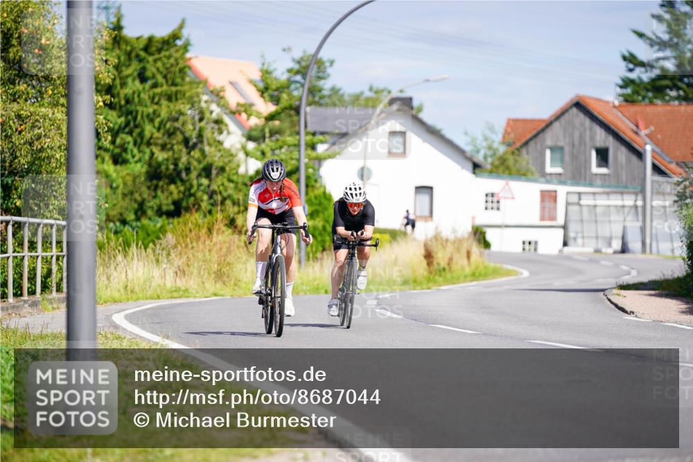31.08.2025 - Elbe Triathlon Hamburg Michael Burmester http://msf.ph/oto/8687044 31.08.2025 14:49:25 Radfahren 145 meine-sportfotos.de