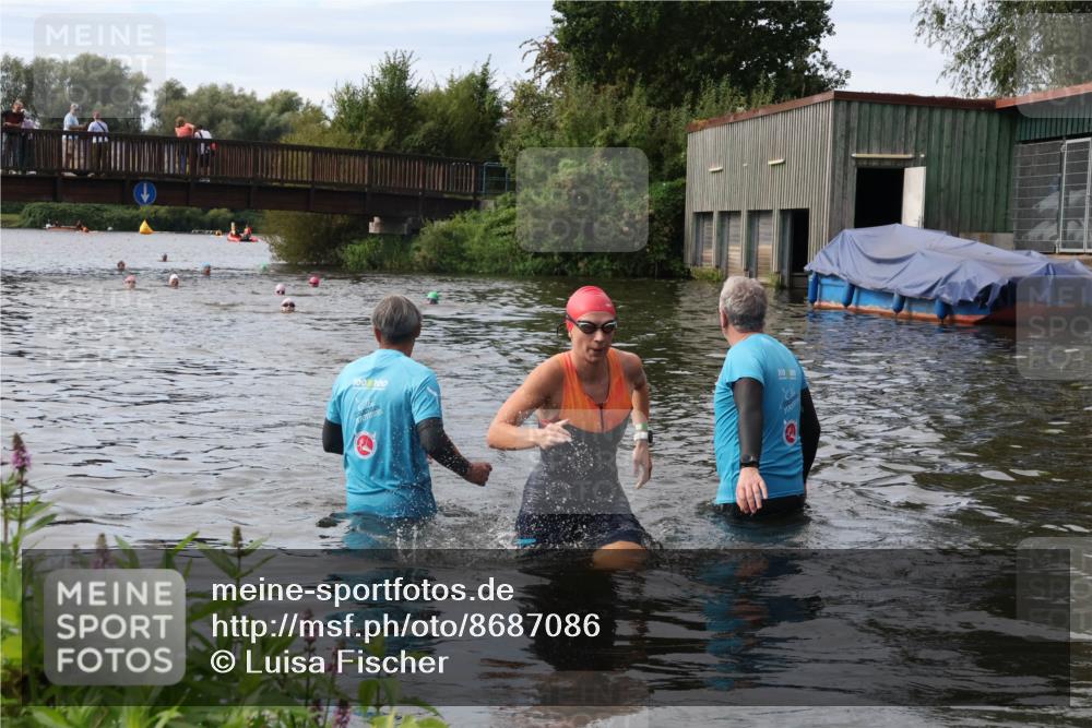 31.08.2025 - Elbe Triathlon Hamburg Luisa Fischer http://msf.ph/oto/8687086 31.08.2025 10:52:42 Schwimmen 1587 meine-sportfotos.de