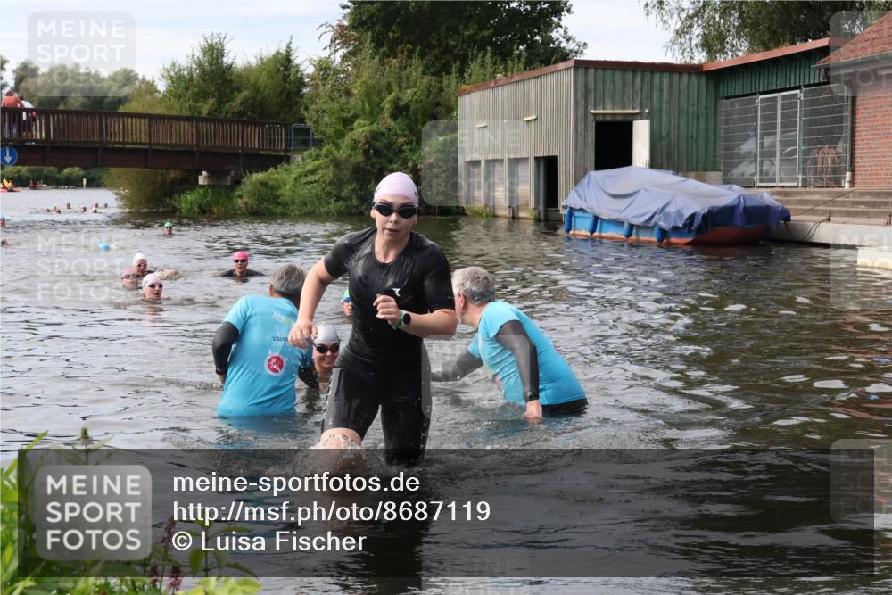 31.08.2025 - Elbe Triathlon Hamburg Luisa Fischer http://msf.ph/oto/8687119 31.08.2025 10:53:11 Schwimmen 1573, 1577 meine-sportfotos.de