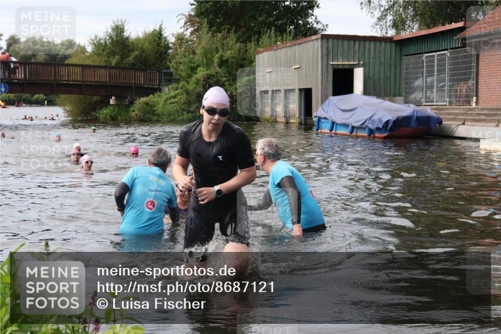 31.08.2025 - Elbe Triathlon Hamburg Luisa Fischer http://msf.ph/oto/8687121 31.08.2025 10:53:11 Schwimmen 1573, 1577 meine-sportfotos.de