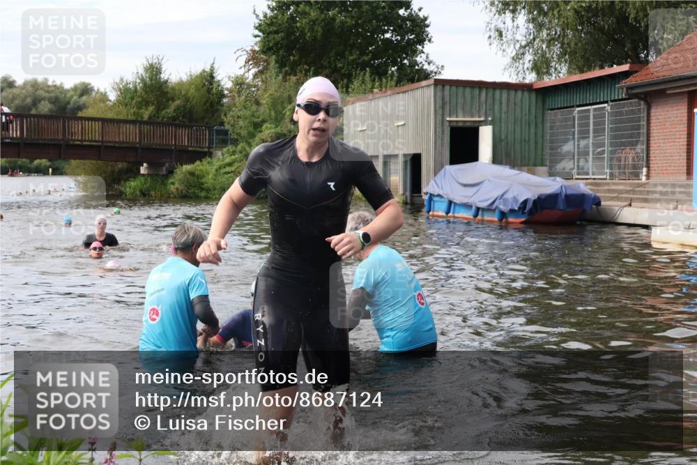 31.08.2025 - Elbe Triathlon Hamburg Luisa Fischer http://msf.ph/oto/8687124 31.08.2025 10:53:12 Schwimmen 1573, 1577 meine-sportfotos.de