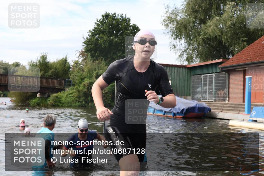 31.08.2025 - Elbe Triathlon Hamburg Luisa Fischer http://msf.ph/oto/8687128 31.08.2025 10:53:12 Schwimmen 1573, 1577 meine-sportfotos.de