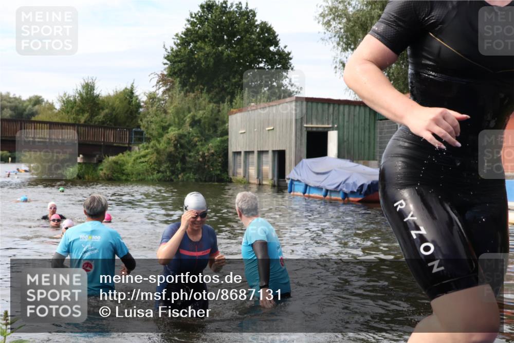 31.08.2025 - Elbe Triathlon Hamburg Luisa Fischer http://msf.ph/oto/8687131 31.08.2025 10:53:13 Schwimmen 1573, 1577 meine-sportfotos.de