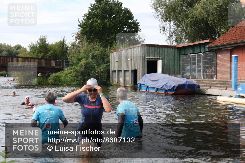 31.08.2025 - Elbe Triathlon Hamburg Luisa Fischer http://msf.ph/oto/8687132 31.08.2025 10:53:13 Schwimmen 1573, 1577 meine-sportfotos.de