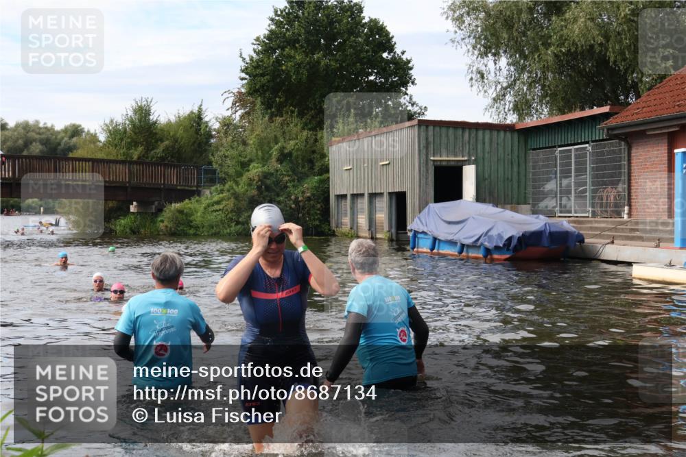 31.08.2025 - Elbe Triathlon Hamburg Luisa Fischer http://msf.ph/oto/8687134 31.08.2025 10:53:14 Schwimmen 1573, 1577 meine-sportfotos.de
