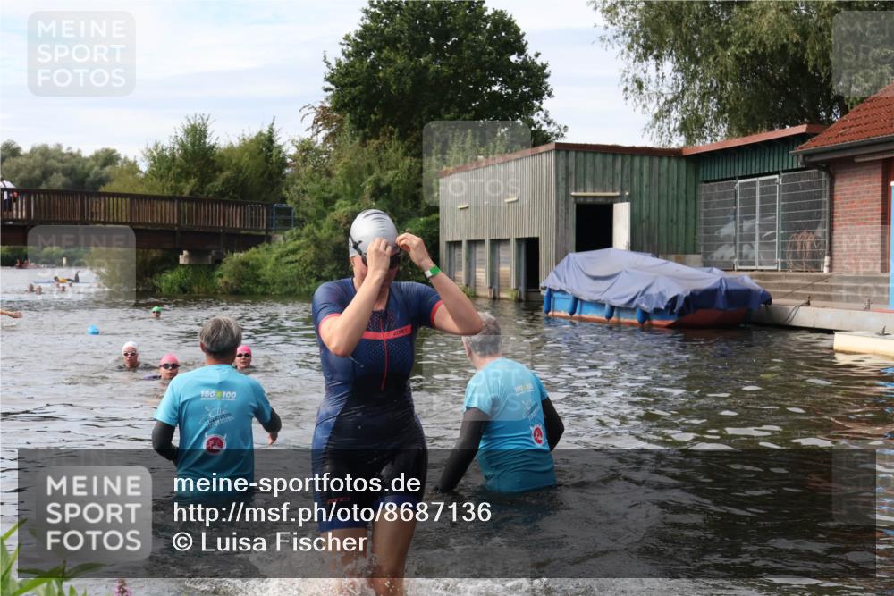 31.08.2025 - Elbe Triathlon Hamburg Luisa Fischer http://msf.ph/oto/8687136 31.08.2025 10:53:14 Schwimmen 1573, 1577 meine-sportfotos.de