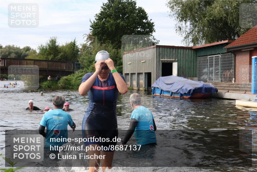 31.08.2025 - Elbe Triathlon Hamburg Luisa Fischer http://msf.ph/oto/8687137 31.08.2025 10:53:14 Schwimmen 1573, 1577 meine-sportfotos.de