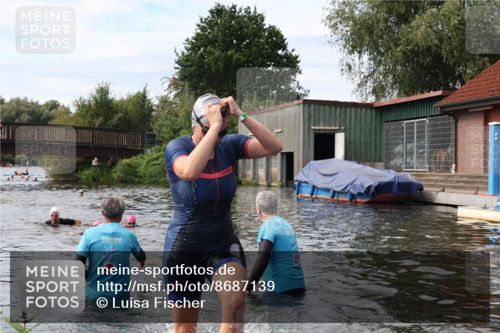 31.08.2025 - Elbe Triathlon Hamburg Luisa Fischer http://msf.ph/oto/8687139 31.08.2025 10:53:15 Schwimmen 1573, 1577, 1605 meine-sportfotos.de