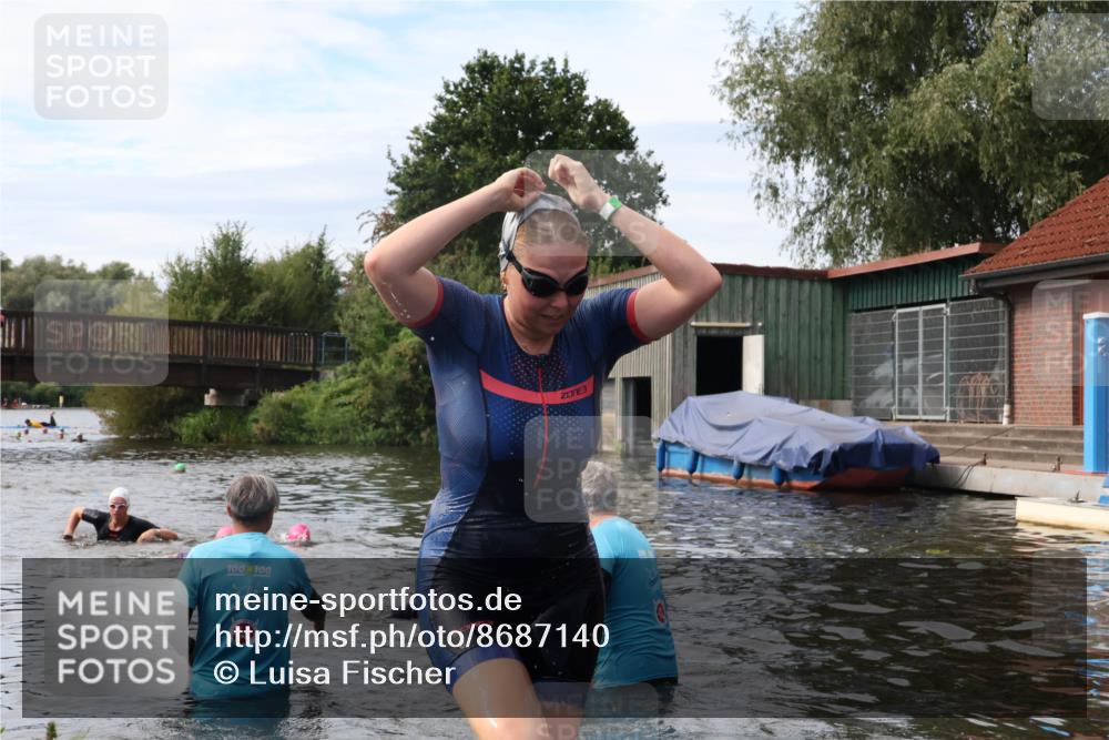 31.08.2025 - Elbe Triathlon Hamburg Luisa Fischer http://msf.ph/oto/8687140 31.08.2025 10:53:15 Schwimmen 1573, 1577, 1605 meine-sportfotos.de