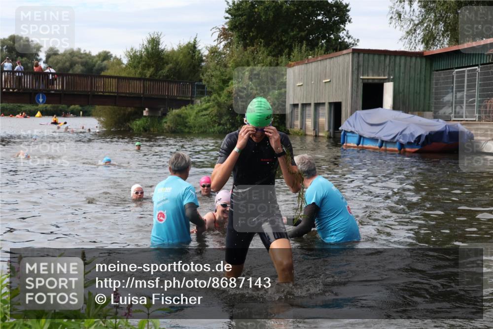 31.08.2025 - Elbe Triathlon Hamburg Luisa Fischer http://msf.ph/oto/8687143 31.08.2025 10:53:22 Schwimmen 1477, 1579, 1605 meine-sportfotos.de