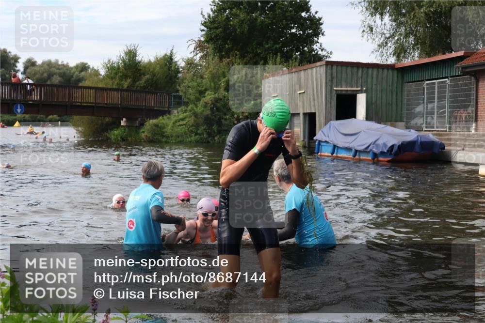31.08.2025 - Elbe Triathlon Hamburg Luisa Fischer http://msf.ph/oto/8687144 31.08.2025 10:53:22 Schwimmen 1477, 1579, 1605 meine-sportfotos.de