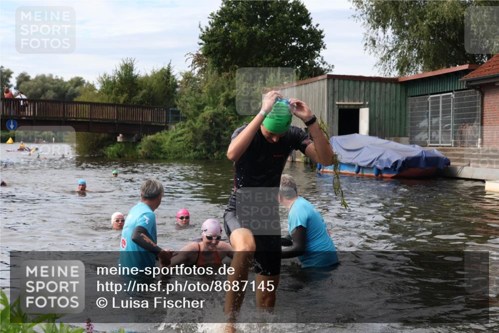 31.08.2025 - Elbe Triathlon Hamburg Luisa Fischer http://msf.ph/oto/8687145 31.08.2025 10:53:22 Schwimmen 1477, 1579, 1605 meine-sportfotos.de