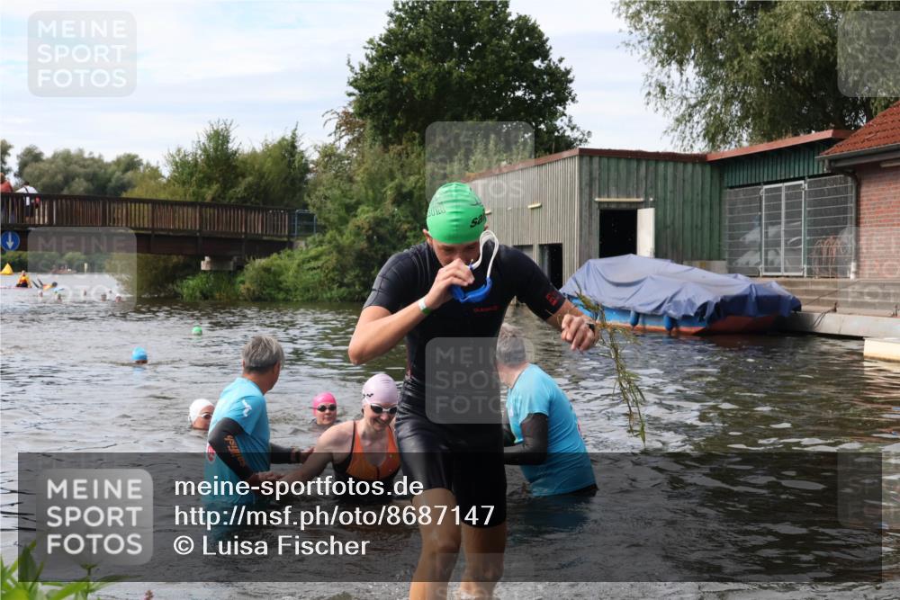 31.08.2025 - Elbe Triathlon Hamburg Luisa Fischer http://msf.ph/oto/8687147 31.08.2025 10:53:23 Schwimmen 1477, 1579, 1605 meine-sportfotos.de