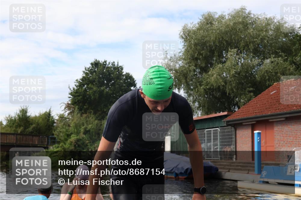 31.08.2025 - Elbe Triathlon Hamburg Luisa Fischer http://msf.ph/oto/8687154 31.08.2025 10:53:24 Schwimmen 1477, 1579, 1605 meine-sportfotos.de