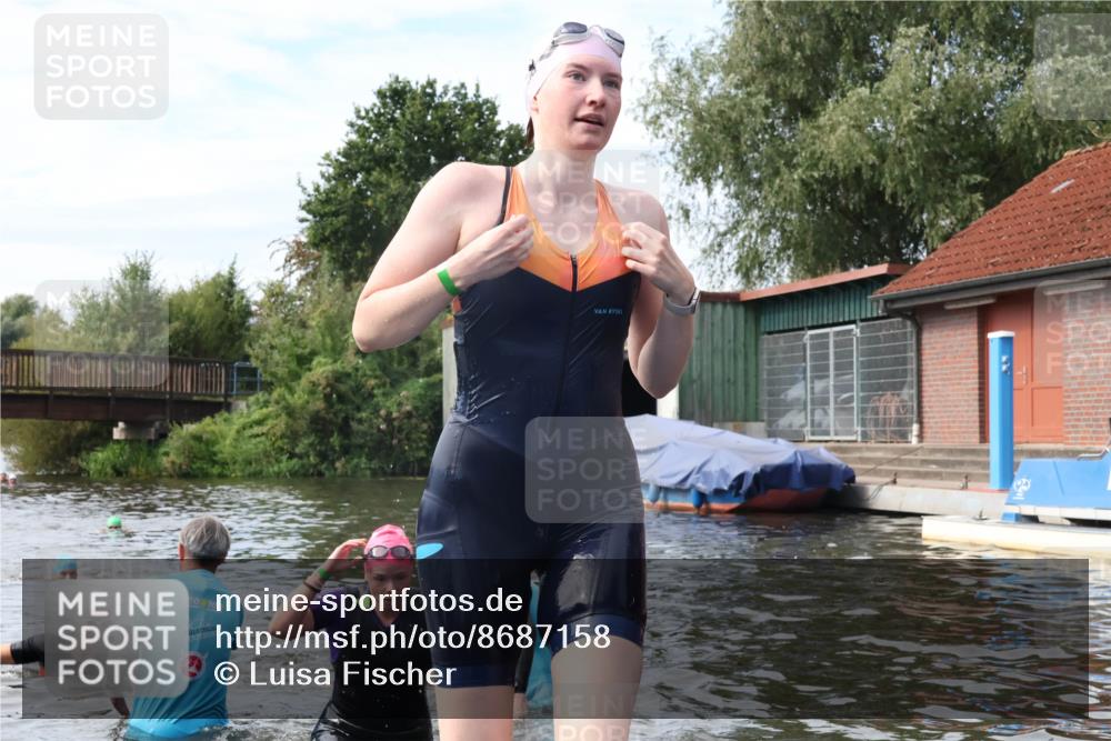 31.08.2025 - Elbe Triathlon Hamburg Luisa Fischer http://msf.ph/oto/8687158 31.08.2025 10:53:26 Schwimmen 1477, 1548, 1563, 1579, 1605 meine-sportfotos.de