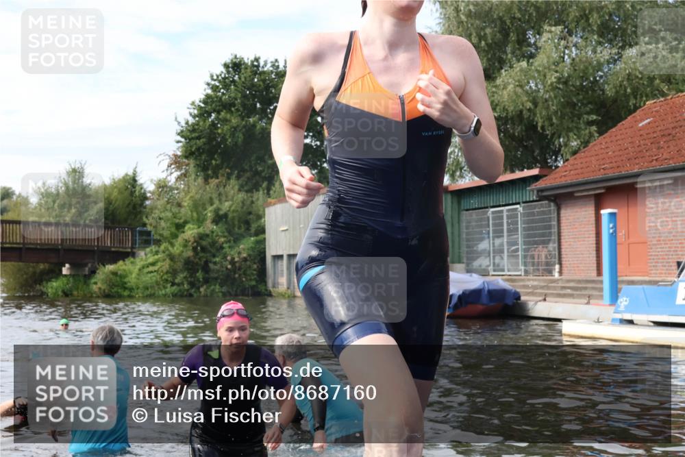 31.08.2025 - Elbe Triathlon Hamburg Luisa Fischer http://msf.ph/oto/8687160 31.08.2025 10:53:27 Schwimmen 1477, 1548, 1563, 1579, 1605 meine-sportfotos.de