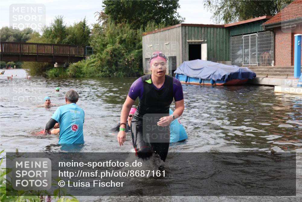 31.08.2025 - Elbe Triathlon Hamburg Luisa Fischer http://msf.ph/oto/8687161 31.08.2025 10:53:28 Schwimmen 1477, 1548, 1563, 1579, 1605 meine-sportfotos.de