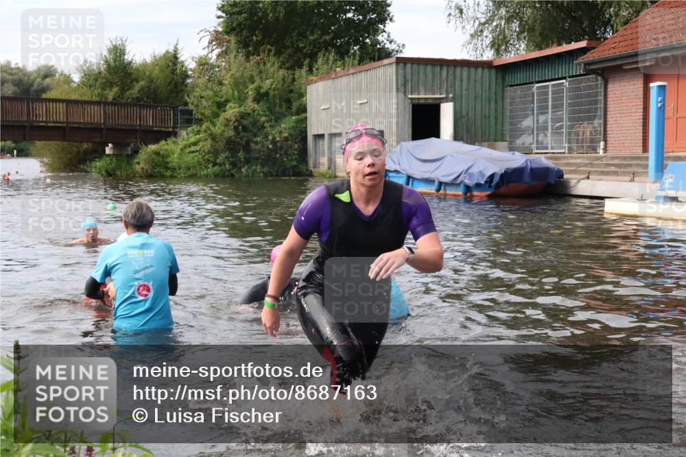 31.08.2025 - Elbe Triathlon Hamburg Luisa Fischer http://msf.ph/oto/8687163 31.08.2025 10:53:28 Schwimmen 1477, 1548, 1563, 1579, 1605 meine-sportfotos.de
