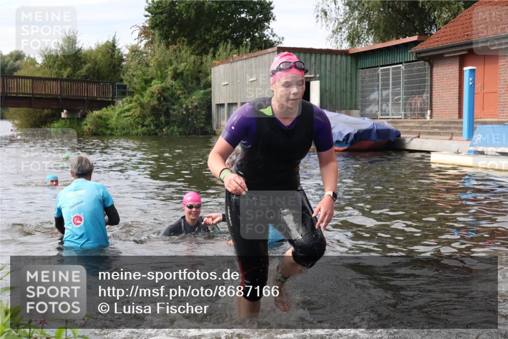 31.08.2025 - Elbe Triathlon Hamburg Luisa Fischer http://msf.ph/oto/8687166 31.08.2025 10:53:28 Schwimmen 1477, 1548, 1563, 1579, 1605 meine-sportfotos.de