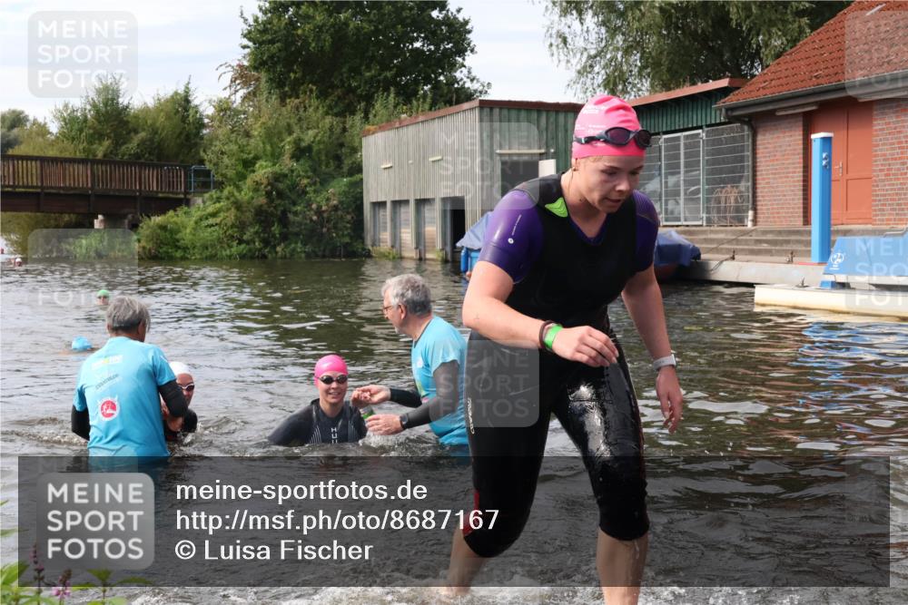 31.08.2025 - Elbe Triathlon Hamburg Luisa Fischer http://msf.ph/oto/8687167 31.08.2025 10:53:29 Schwimmen 1477, 1548, 1563, 1579, 1605 meine-sportfotos.de