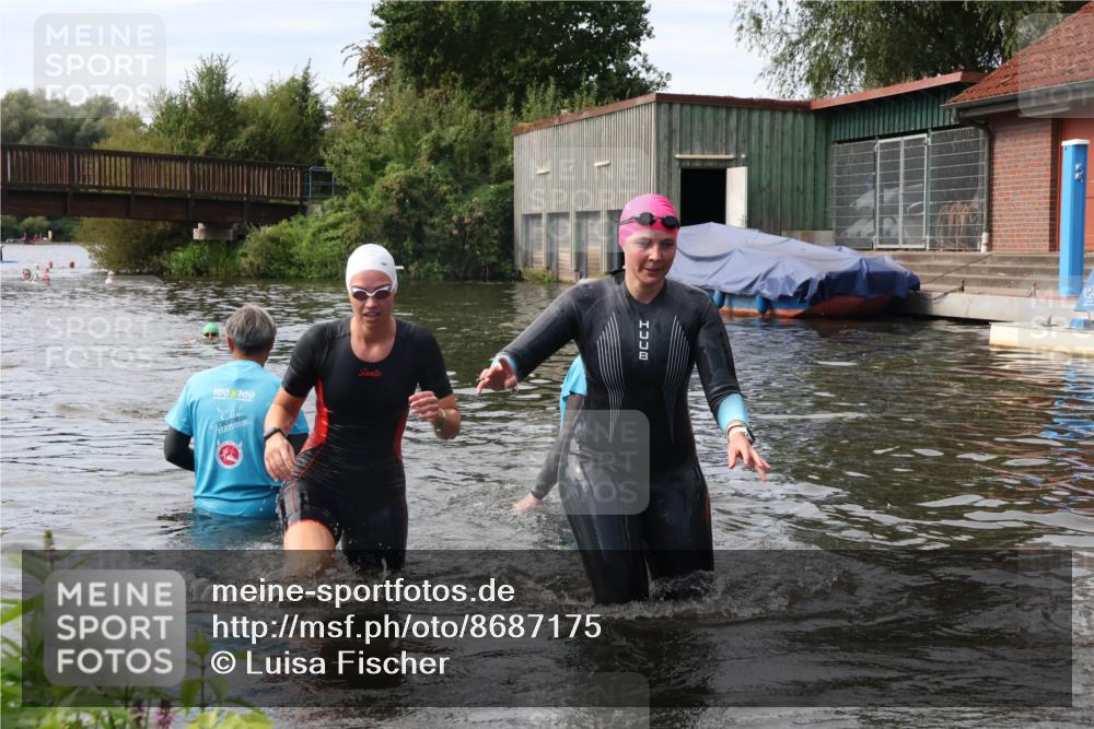 31.08.2025 - Elbe Triathlon Hamburg Luisa Fischer http://msf.ph/oto/8687175 31.08.2025 10:53:32 Schwimmen 952, 1477, 1548, 1563, 1579 meine-sportfotos.de