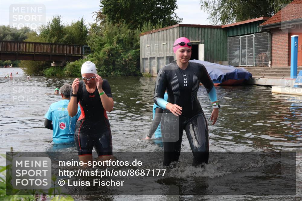 31.08.2025 - Elbe Triathlon Hamburg Luisa Fischer http://msf.ph/oto/8687177 31.08.2025 10:53:33 Schwimmen 952, 1477, 1548, 1563 meine-sportfotos.de