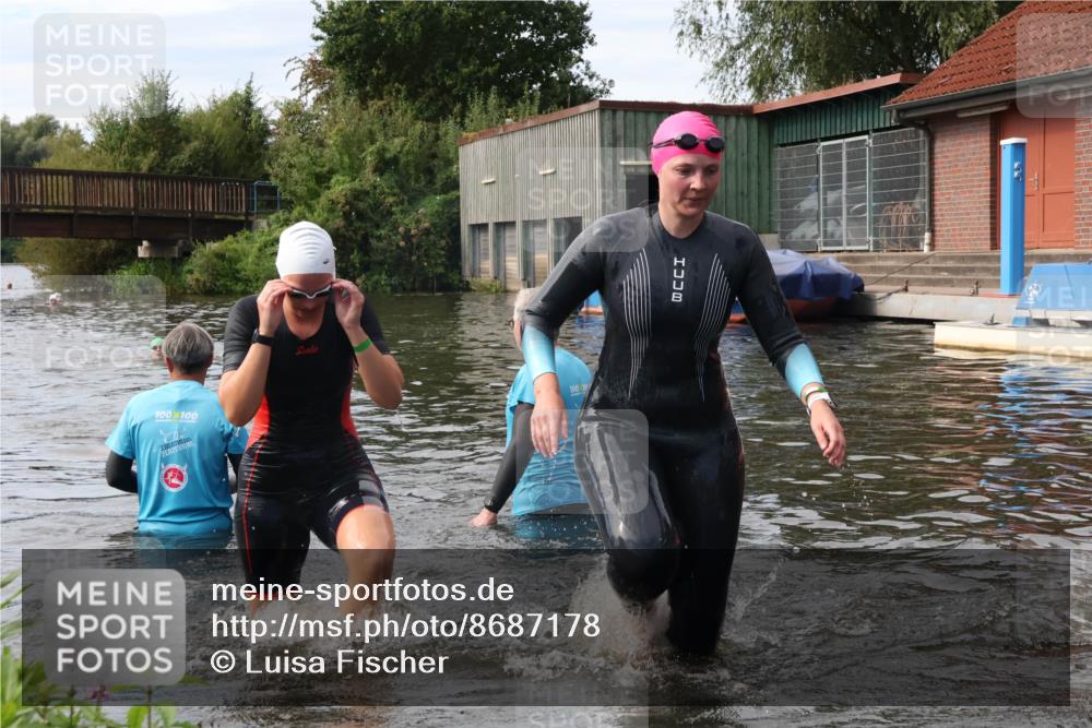 31.08.2025 - Elbe Triathlon Hamburg Luisa Fischer http://msf.ph/oto/8687178 31.08.2025 10:53:33 Schwimmen 952, 1477, 1548, 1563 meine-sportfotos.de