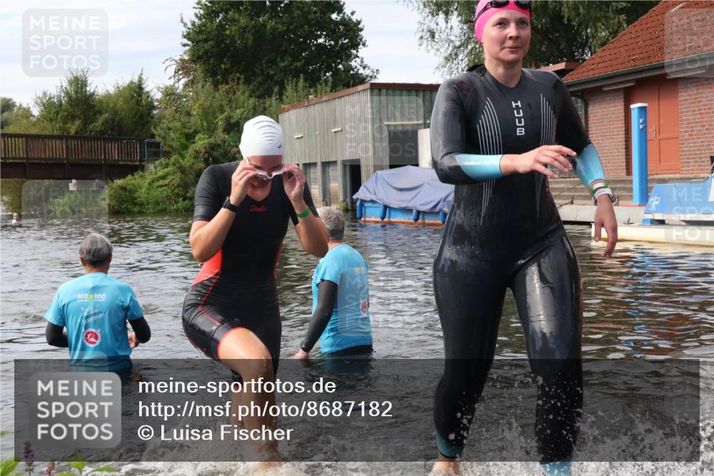 31.08.2025 - Elbe Triathlon Hamburg Luisa Fischer http://msf.ph/oto/8687182 31.08.2025 10:53:34 Schwimmen 952, 1477, 1548, 1563 meine-sportfotos.de