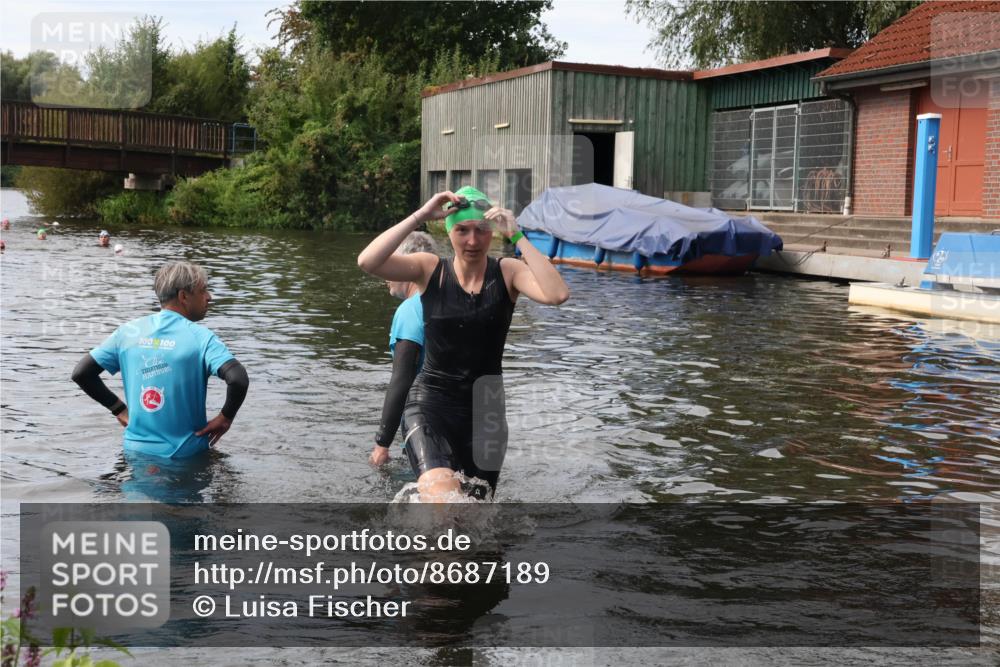 31.08.2025 - Elbe Triathlon Hamburg Luisa Fischer http://msf.ph/oto/8687189 31.08.2025 10:53:56 Schwimmen 1574, 1593 meine-sportfotos.de