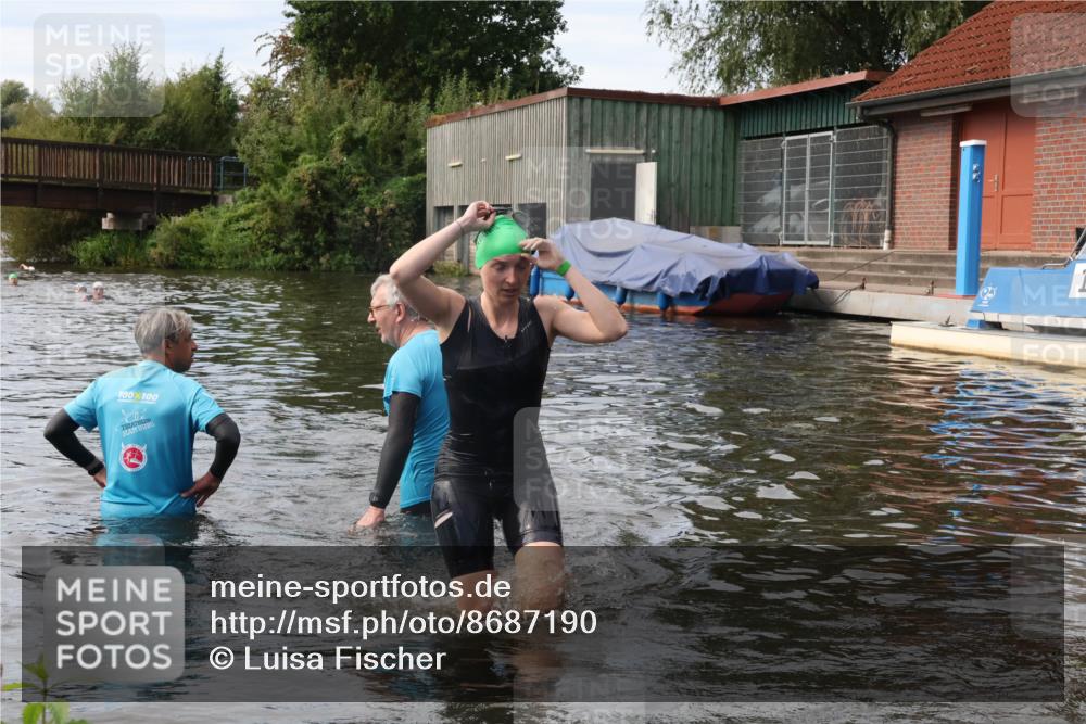 31.08.2025 - Elbe Triathlon Hamburg Luisa Fischer http://msf.ph/oto/8687190 31.08.2025 10:53:56 Schwimmen 1574, 1593 meine-sportfotos.de