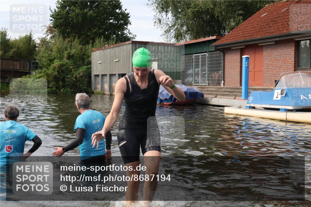 31.08.2025 - Elbe Triathlon Hamburg Luisa Fischer http://msf.ph/oto/8687194 31.08.2025 10:53:57 Schwimmen 1574, 1593 meine-sportfotos.de