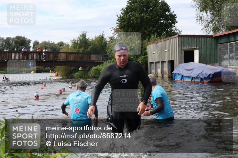 31.08.2025 - Elbe Triathlon Hamburg Luisa Fischer http://msf.ph/oto/8687214 31.08.2025 10:54:45 Schwimmen 1509, 1524, 1554, 1590 meine-sportfotos.de