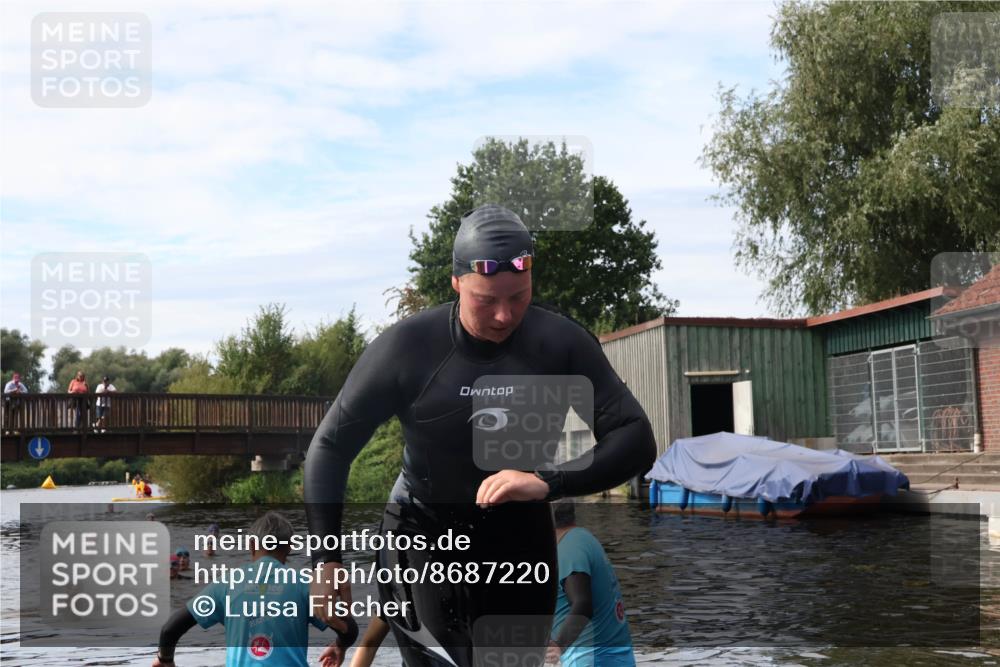 31.08.2025 - Elbe Triathlon Hamburg Luisa Fischer http://msf.ph/oto/8687220 31.08.2025 10:54:46 Schwimmen 1509, 1524, 1554, 1590 meine-sportfotos.de