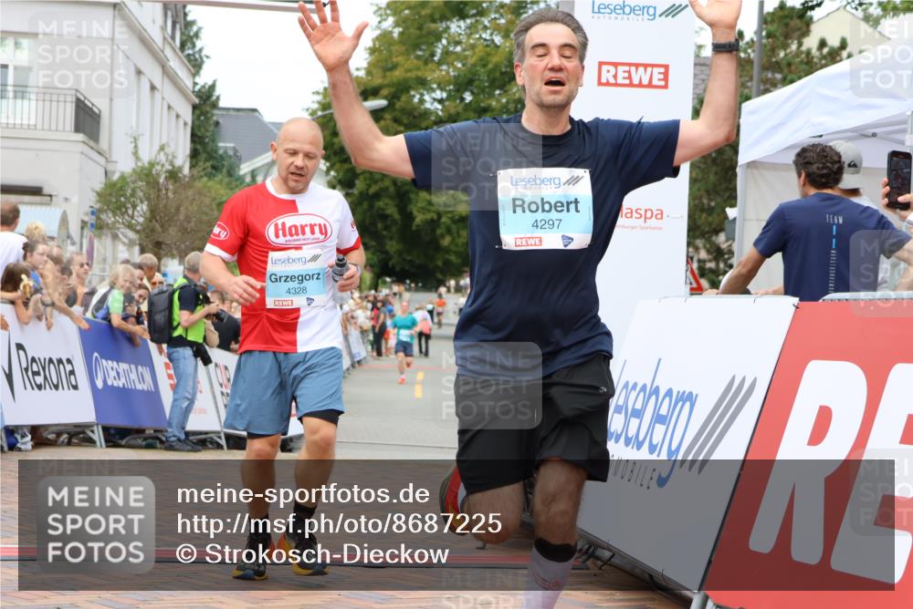 31.08.2025 - 21. Blankeneser Heldenlauf Strokosch-Dieckow http://msf.ph/oto/8687225 31.08.2025 11:58:24 Ziel 5714, 4328, 4297 meine-sportfotos.de