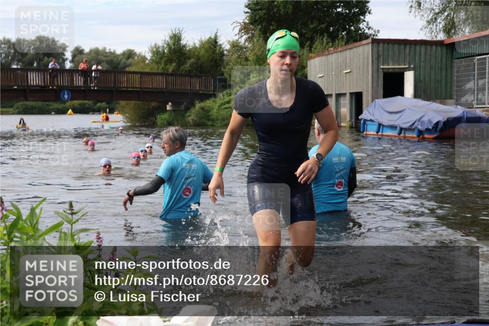31.08.2025 - Elbe Triathlon Hamburg Luisa Fischer http://msf.ph/oto/8687226 31.08.2025 10:54:49 Schwimmen 1524, 1554 meine-sportfotos.de