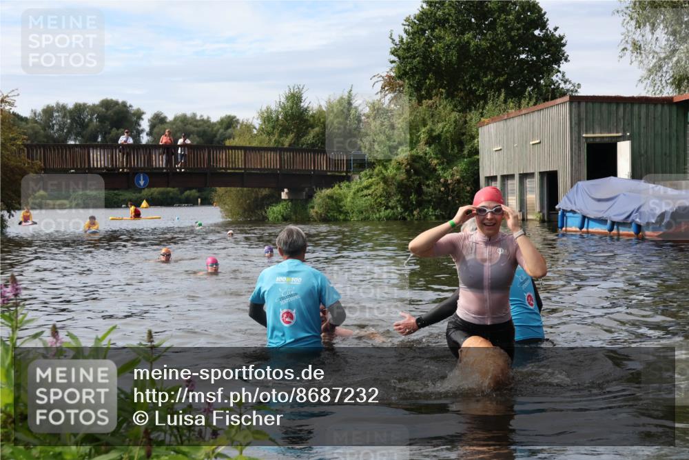 31.08.2025 - Elbe Triathlon Hamburg Luisa Fischer http://msf.ph/oto/8687232 31.08.2025 10:54:58 Schwimmen 1515, 1589, 1611 meine-sportfotos.de