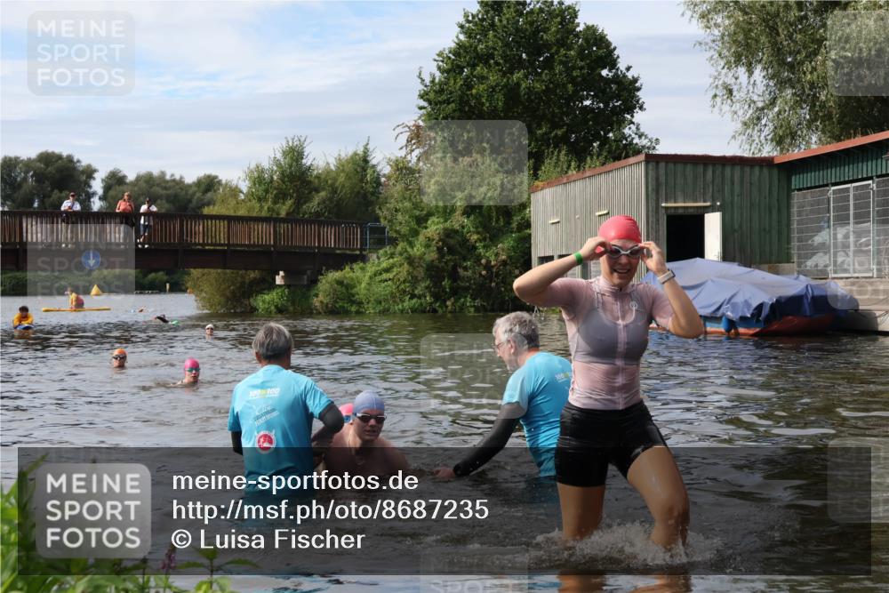31.08.2025 - Elbe Triathlon Hamburg Luisa Fischer http://msf.ph/oto/8687235 31.08.2025 10:54:58 Schwimmen 1515, 1589, 1611 meine-sportfotos.de