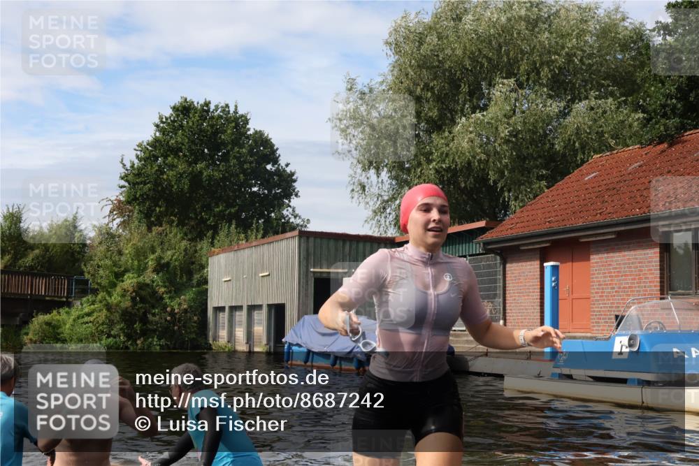31.08.2025 - Elbe Triathlon Hamburg Luisa Fischer http://msf.ph/oto/8687242 31.08.2025 10:55:00 Schwimmen 1515, 1589, 1611 meine-sportfotos.de