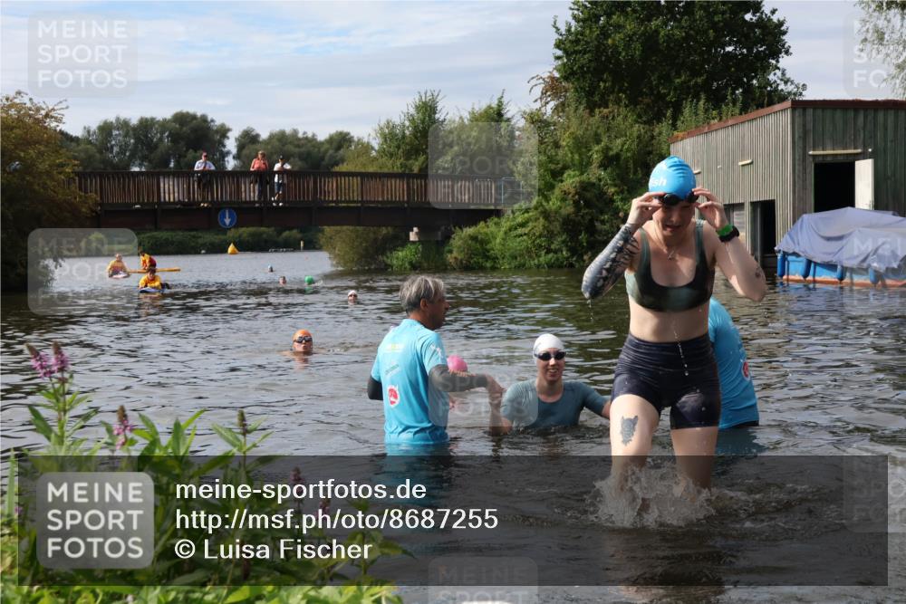 31.08.2025 - Elbe Triathlon Hamburg Luisa Fischer http://msf.ph/oto/8687255 31.08.2025 10:55:09 Schwimmen 1525, 1538, 1611, 1616 meine-sportfotos.de