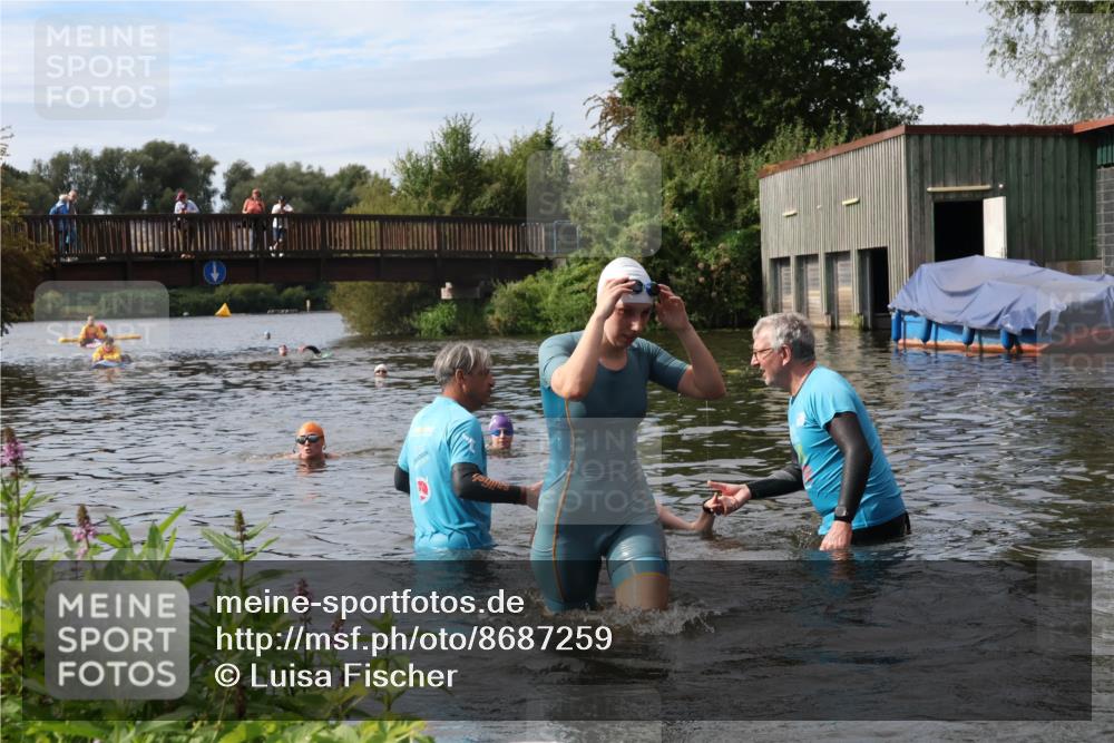 31.08.2025 - Elbe Triathlon Hamburg Luisa Fischer http://msf.ph/oto/8687259 31.08.2025 10:55:12 Schwimmen 1525, 1538, 1616 meine-sportfotos.de