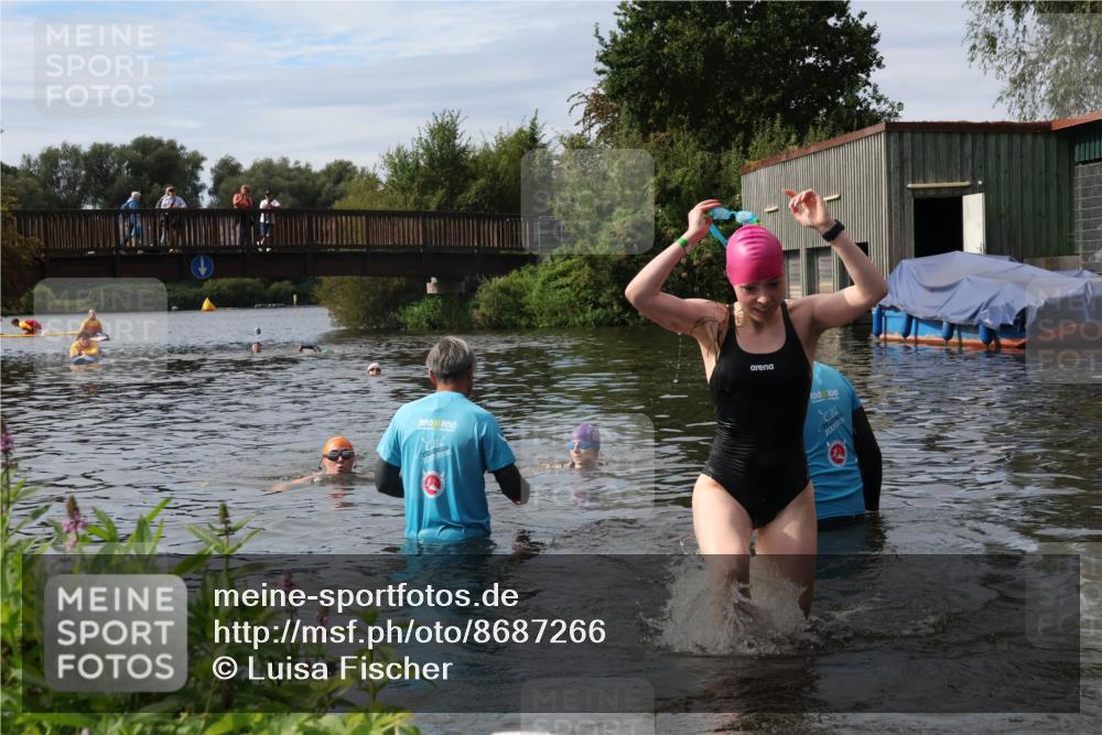31.08.2025 - Elbe Triathlon Hamburg Luisa Fischer http://msf.ph/oto/8687266 31.08.2025 10:55:16 Schwimmen 1525, 1616 meine-sportfotos.de