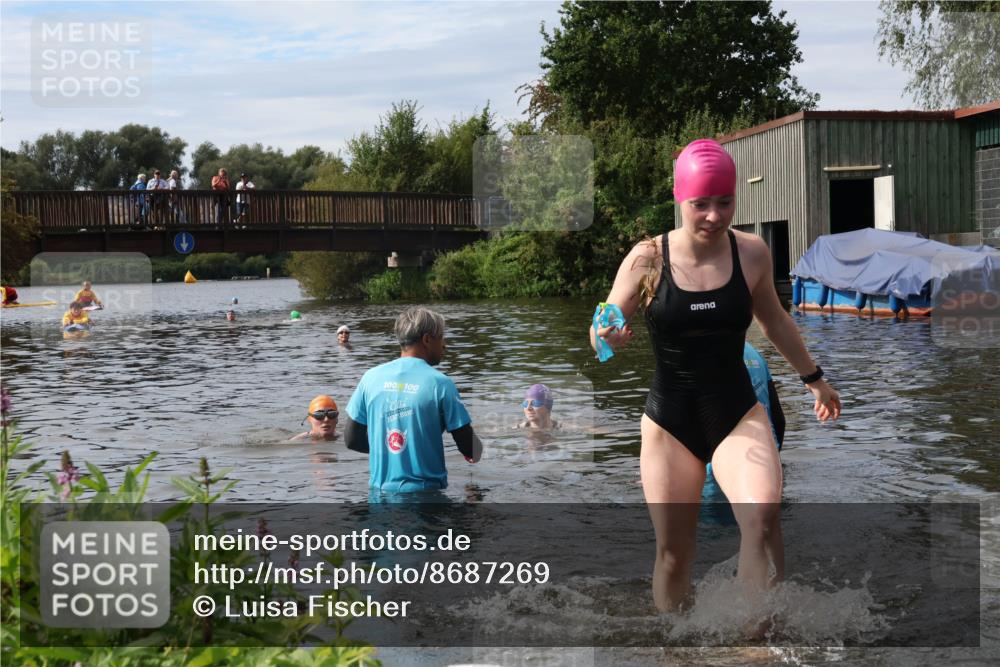 31.08.2025 - Elbe Triathlon Hamburg Luisa Fischer http://msf.ph/oto/8687269 31.08.2025 10:55:16 Schwimmen 1525, 1616 meine-sportfotos.de