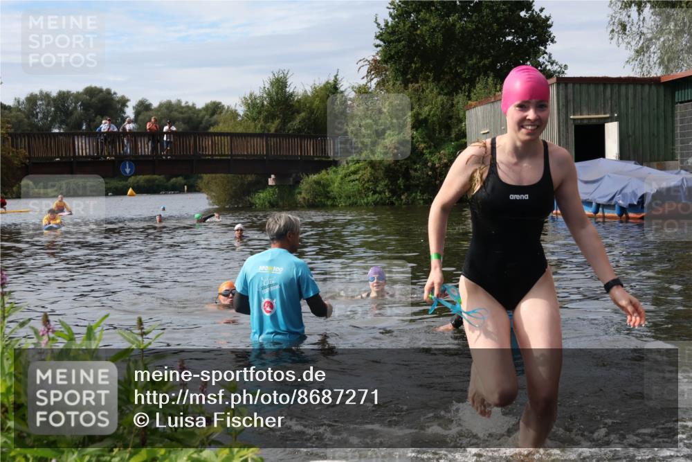 31.08.2025 - Elbe Triathlon Hamburg Luisa Fischer http://msf.ph/oto/8687271 31.08.2025 10:55:17 Schwimmen 1525, 1616 meine-sportfotos.de