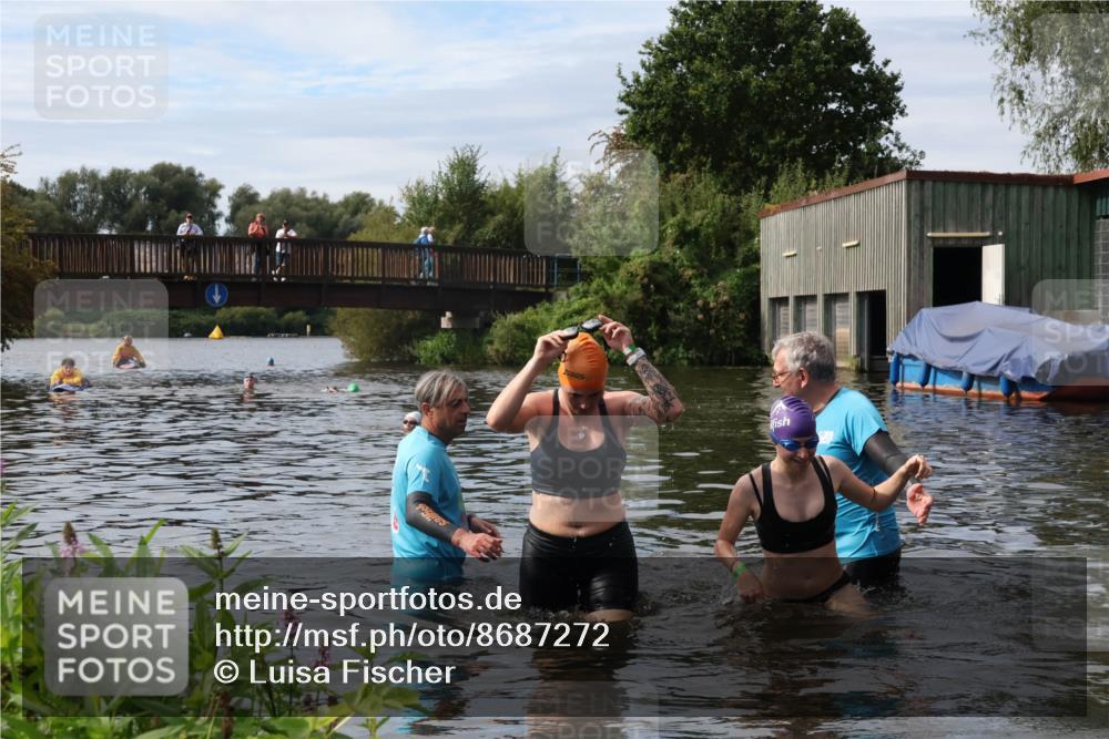 31.08.2025 - Elbe Triathlon Hamburg Luisa Fischer http://msf.ph/oto/8687272 31.08.2025 10:55:24 Schwimmen 1555, 1617 meine-sportfotos.de