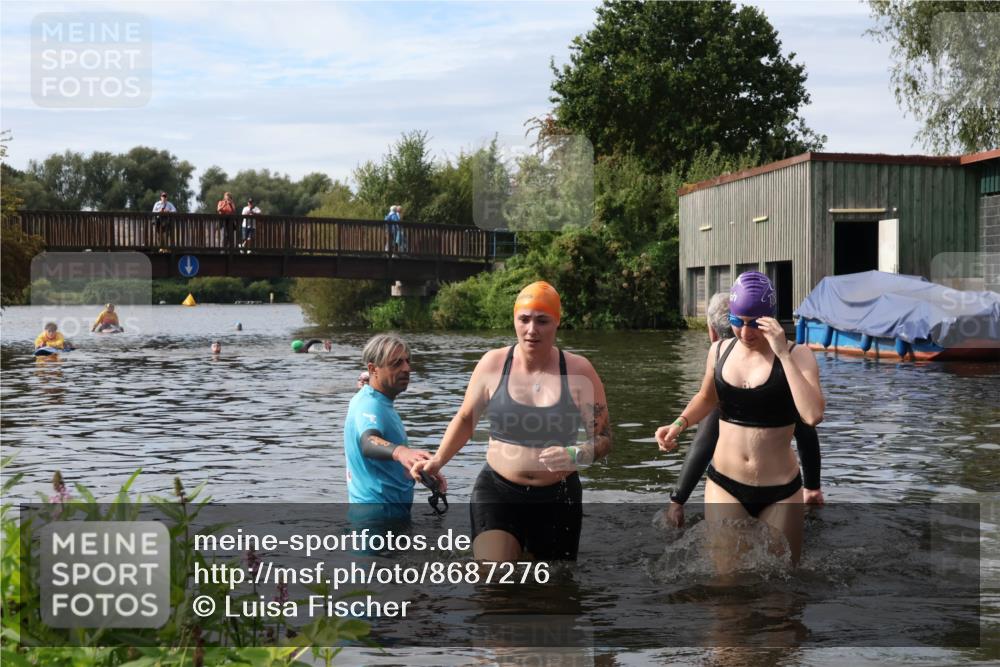 31.08.2025 - Elbe Triathlon Hamburg Luisa Fischer http://msf.ph/oto/8687276 31.08.2025 10:55:25 Schwimmen 1555, 1617 meine-sportfotos.de